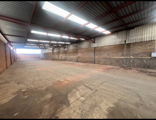 689M² WAREHOUSE TO LET IN ROODEKOP